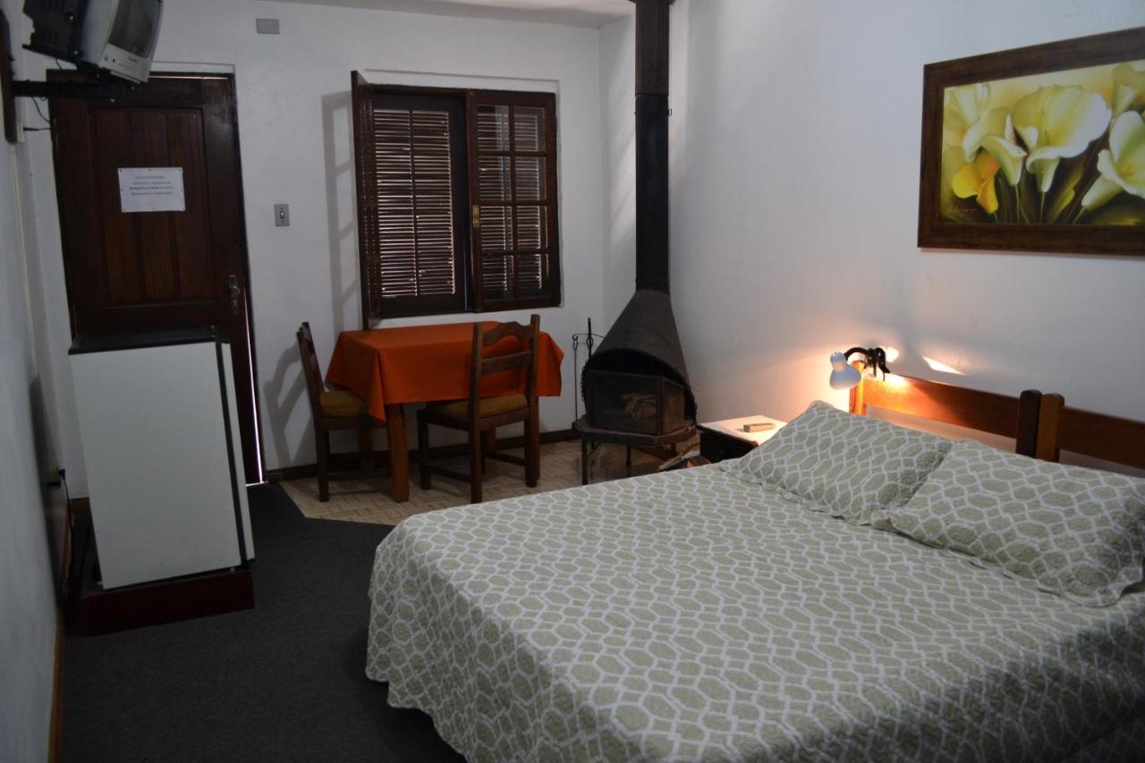 Hotel Pousada Dos Pinheiros Canela Buitenkant foto